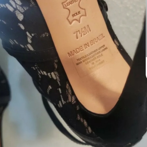 Tory Burch T-Strap pump. - Picture 3 of 6